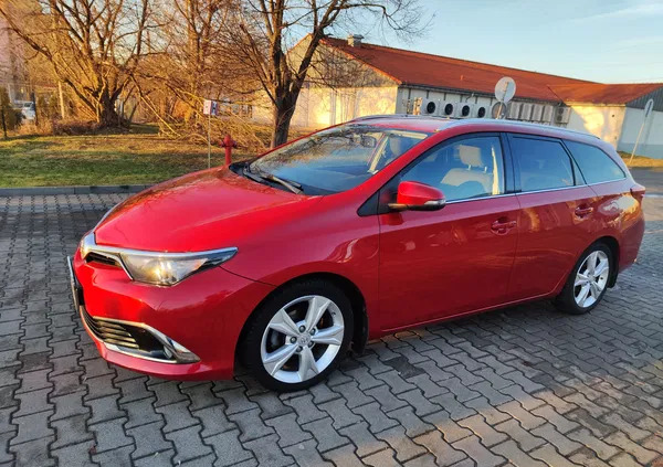 toyota Toyota Auris cena 58999 przebieg: 140000, rok produkcji 2016 z Lublin